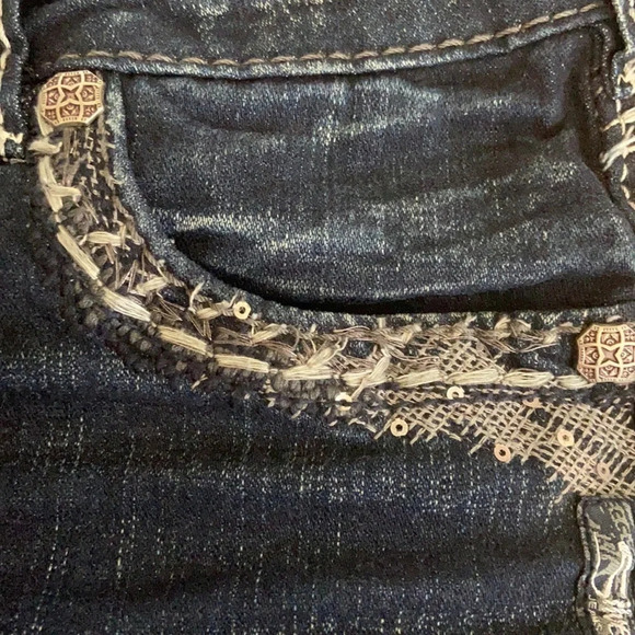 Silver Suki Mid Boot Fluid Denim Dark Wash Embellished Jeans - Size 26 - Picture 7 of 11